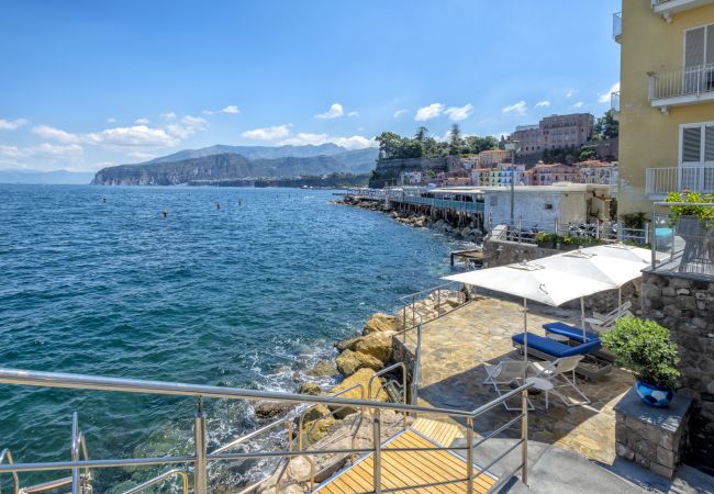 Villa in Sorrento - AMORE RENTALS - Villa del Maggiore with Direct Access to the Sea, Sea View, Garden and Private Swimming Pool Villa in Sorrento - AMORE RENTALS - Villa del Maggiore with Direct Access to the Sea, Sea View, Garden and Private Swimming Pool