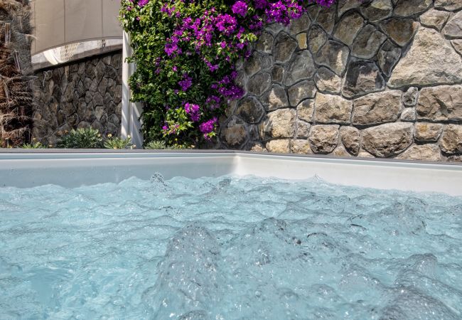 Villa in Sorrento - AMORE RENTALS - Villa del Maggiore with Direct Access to the Sea, Sea View, Garden and Private Swimming Pool Villa in Sorrento - AMORE RENTALS - Villa del Maggiore with Direct Access to the Sea, Sea View, Garden and Private Swimming Pool