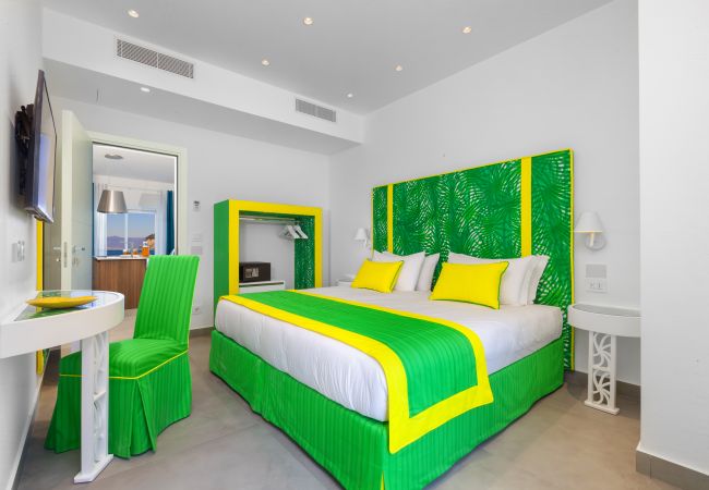 Villa in Sorrento - AMORE RENTALS - Villa del Maggiore with Direct Access to the Sea, Sea View, Garden and Private Swimming Pool Villa in Sorrento - AMORE RENTALS - Villa del Maggiore with Direct Access to the Sea, Sea View, Garden and Private Swimming Pool