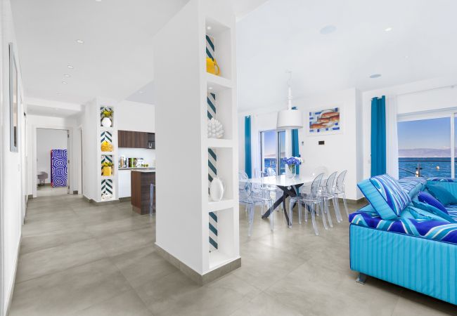 Villa in Sorrento - AMORE RENTALS - Villa del Maggiore with Direct Access to the Sea, Sea View, Garden and Private Swimming Pool Villa in Sorrento - AMORE RENTALS - Villa del Maggiore with Direct Access to the Sea, Sea View, Garden and Private Swimming Pool