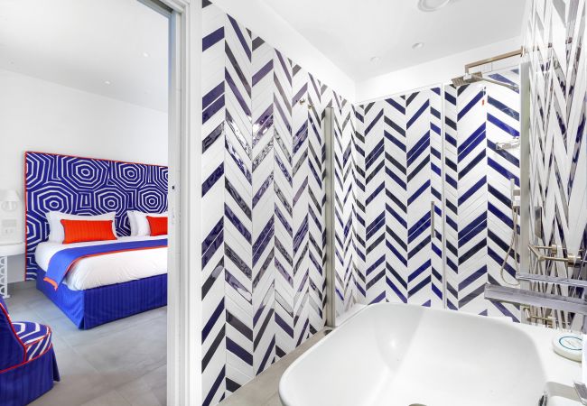 Villa in Sorrento - AMORE RENTALS - Villa del Maggiore with Direct Access to the Sea, Sea View, Garden and Private Swimming Pool Villa in Sorrento - AMORE RENTALS - Villa del Maggiore with Direct Access to the Sea, Sea View, Garden and Private Swimming Pool