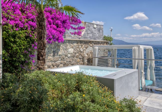 Villa in Sorrento - AMORE RENTALS - Villa del Maggiore with Direct Access to the Sea, Sea View, Garden and Private Swimming Pool Villa in Sorrento - AMORE RENTALS - Villa del Maggiore with Direct Access to the Sea, Sea View, Garden and Private Swimming Pool