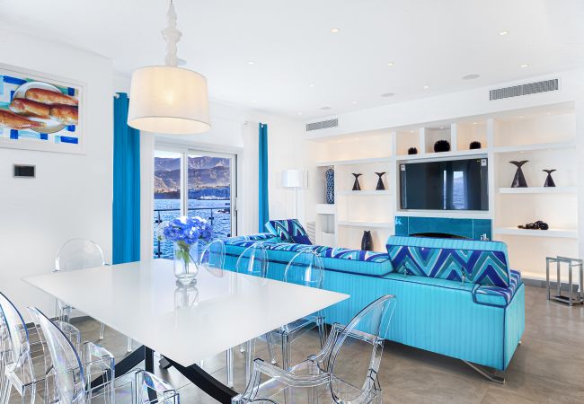 Villa in Sorrento - AMORE RENTALS - Villa del Maggiore with Direct Access to the Sea, Sea View, Garden and Private Swimming Pool Villa in Sorrento - AMORE RENTALS - Villa del Maggiore with Direct Access to the Sea, Sea View, Garden and Private Swimming Pool