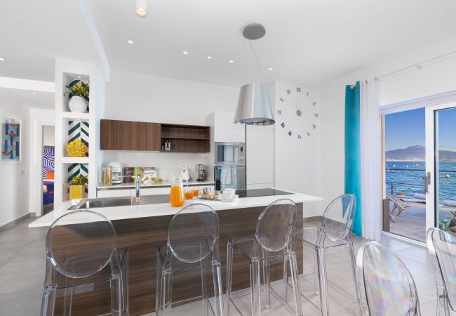 Villa in Sorrento - AMORE RENTALS - Villa del Maggiore with Direct Access to the Sea, Sea View, Garden and Private Swimming Pool Villa in Sorrento - AMORE RENTALS - Villa del Maggiore with Direct Access to the Sea, Sea View, Garden and Private Swimming Pool