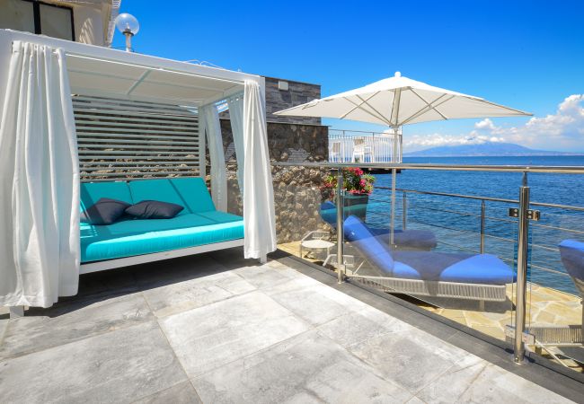 Villa in Sorrento - AMORE RENTALS - Villa del Maggiore with Direct Access to the Sea, Sea View, Garden and Private Swimming Pool