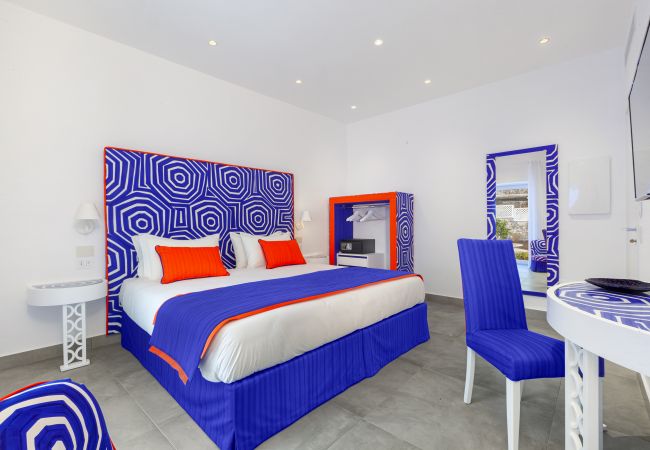 Villa in Sorrento - AMORE RENTALS - Villa del Maggiore with Direct Access to the Sea, Sea View, Garden and Private Swimming Pool Villa in Sorrento - AMORE RENTALS - Villa del Maggiore with Direct Access to the Sea, Sea View, Garden and Private Swimming Pool