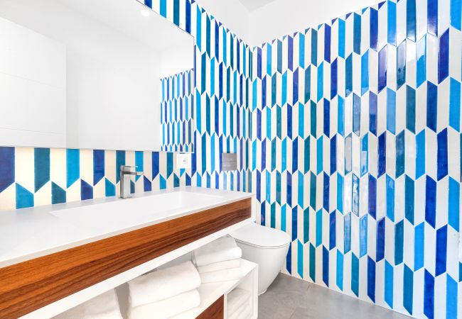 Villa in Sorrento - AMORE RENTALS - Villa del Maggiore with Direct Access to the Sea, Sea View, Garden and Private Swimming Pool Villa in Sorrento - AMORE RENTALS - Villa del Maggiore with Direct Access to the Sea, Sea View, Garden and Private Swimming Pool