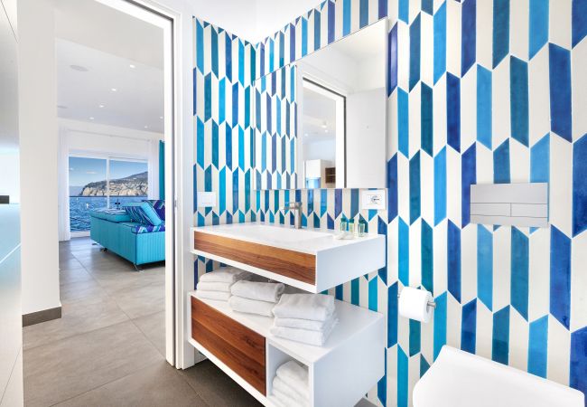 Villa in Sorrento - AMORE RENTALS - Villa del Maggiore with Direct Access to the Sea, Sea View, Garden and Private Swimming Pool Villa in Sorrento - AMORE RENTALS - Villa del Maggiore with Direct Access to the Sea, Sea View, Garden and Private Swimming Pool