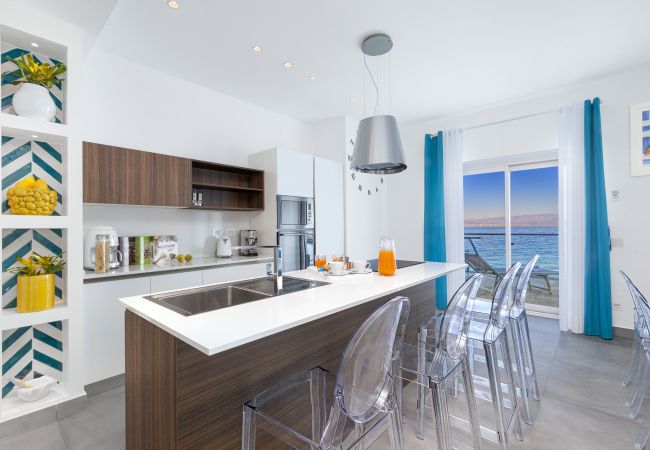 Villa in Sorrento - AMORE RENTALS - Villa del Maggiore with Direct Access to the Sea, Sea View, Garden and Private Swimming Pool Villa in Sorrento - AMORE RENTALS - Villa del Maggiore with Direct Access to the Sea, Sea View, Garden and Private Swimming Pool