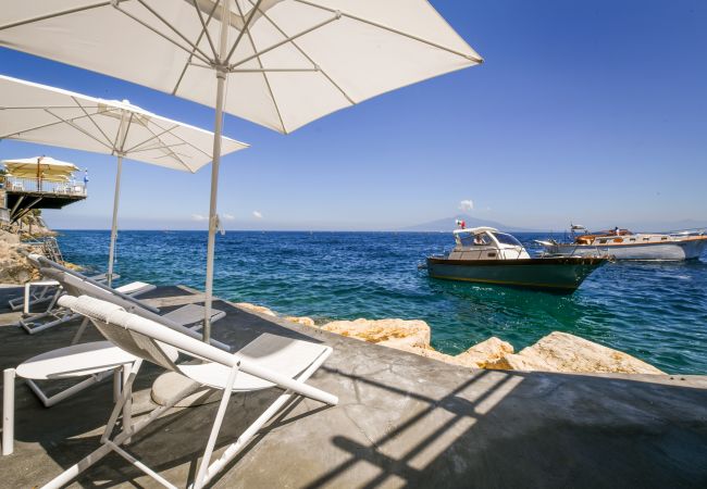 Villa in Sorrento - AMORE RENTALS - Villa del Maggiore with Direct Access to the Sea, Sea View, Garden and Private Swimming Pool Villa in Sorrento - AMORE RENTALS - Villa del Maggiore with Direct Access to the Sea, Sea View, Garden and Private Swimming Pool