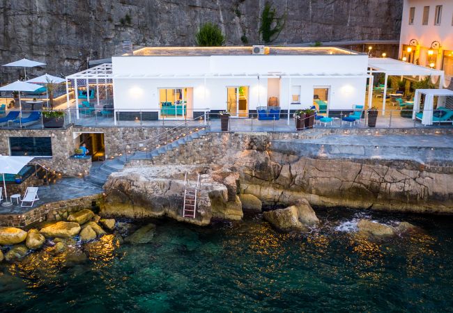 Villa in Sorrento - AMORE RENTALS - Villa del Maggiore with Direct Access to the Sea, Sea View, Garden and Private Swimming Pool Villa in Sorrento - AMORE RENTALS - Villa del Maggiore with Direct Access to the Sea, Sea View, Garden and Private Swimming Pool