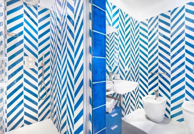 Villa in Sorrento - AMORE RENTALS - Villa del Maggiore with Direct Access to the Sea, Sea View, Garden and Private Swimming Pool Villa in Sorrento - AMORE RENTALS - Villa del Maggiore with Direct Access to the Sea, Sea View, Garden and Private Swimming Pool