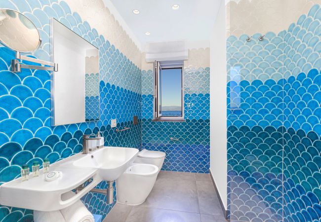 Villa in Sorrento - AMORE RENTALS - Villa del Maggiore with Direct Access to the Sea, Sea View, Garden and Private Swimming Pool Villa in Sorrento - AMORE RENTALS - Villa del Maggiore with Direct Access to the Sea, Sea View, Garden and Private Swimming Pool