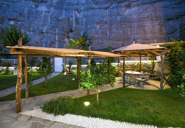 Villa in Sorrento - AMORE RENTALS - Villa del Maggiore with Direct Access to the Sea, Sea View, Garden and Private Swimming Pool Villa in Sorrento - AMORE RENTALS - Villa del Maggiore with Direct Access to the Sea, Sea View, Garden and Private Swimming Pool