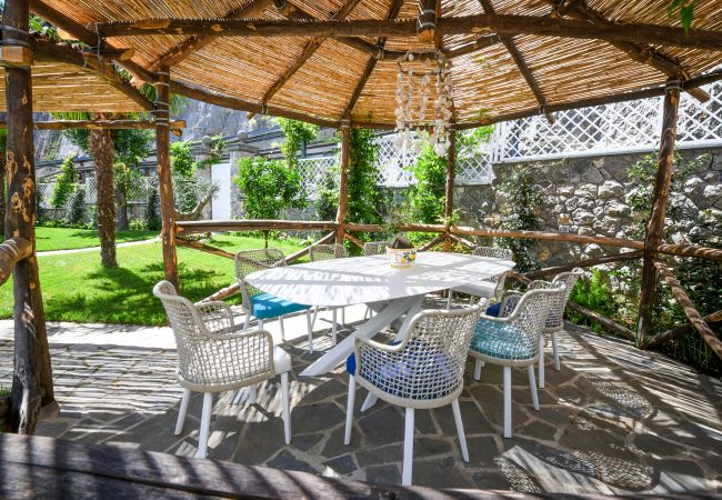 Villa in Sorrento - AMORE RENTALS - Villa del Maggiore with Direct Access to the Sea, Sea View, Garden and Private Swimming Pool Villa in Sorrento - AMORE RENTALS - Villa del Maggiore with Direct Access to the Sea, Sea View, Garden and Private Swimming Pool