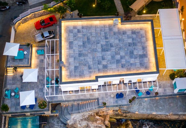 Villa in Sorrento - AMORE RENTALS - Villa del Maggiore with Direct Access to the Sea, Sea View, Garden and Private Swimming Pool Villa in Sorrento - AMORE RENTALS - Villa del Maggiore with Direct Access to the Sea, Sea View, Garden and Private Swimming Pool