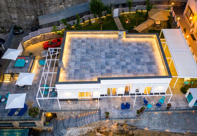 Villa in Sorrento - AMORE RENTALS - Villa del Maggiore with Direct Access to the Sea, Sea View, Garden and Private Swimming Pool Villa in Sorrento - AMORE RENTALS - Villa del Maggiore with Direct Access to the Sea, Sea View, Garden and Private Swimming Pool