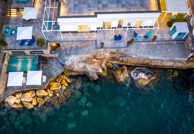 Villa in Sorrento - AMORE RENTALS - Villa del Maggiore with Direct Access to the Sea, Sea View, Garden and Private Swimming Pool Villa in Sorrento - AMORE RENTALS - Villa del Maggiore with Direct Access to the Sea, Sea View, Garden and Private Swimming Pool