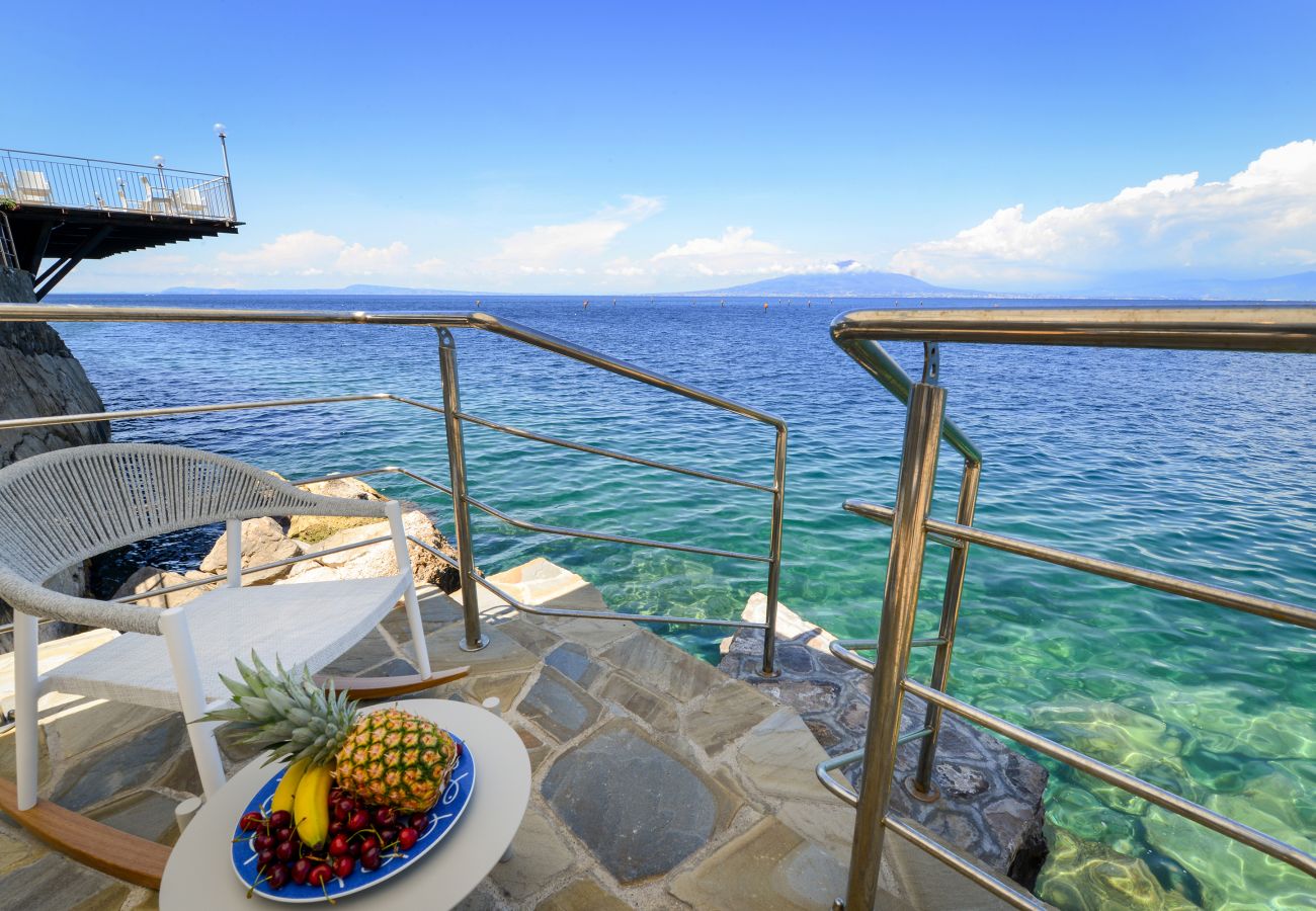 Villa in Sorrento - AMORE RENTALS - Villa del Maggiore with Direct Access to the Sea, Sea View, Garden and Private Swimming Pool