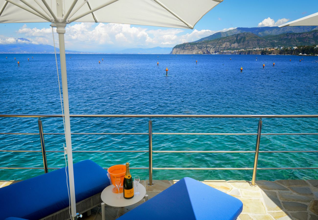 Villa in Sorrento - AMORE RENTALS - Villa del Maggiore with Direct Access to the Sea, Sea View, Garden and Private Swimming Pool