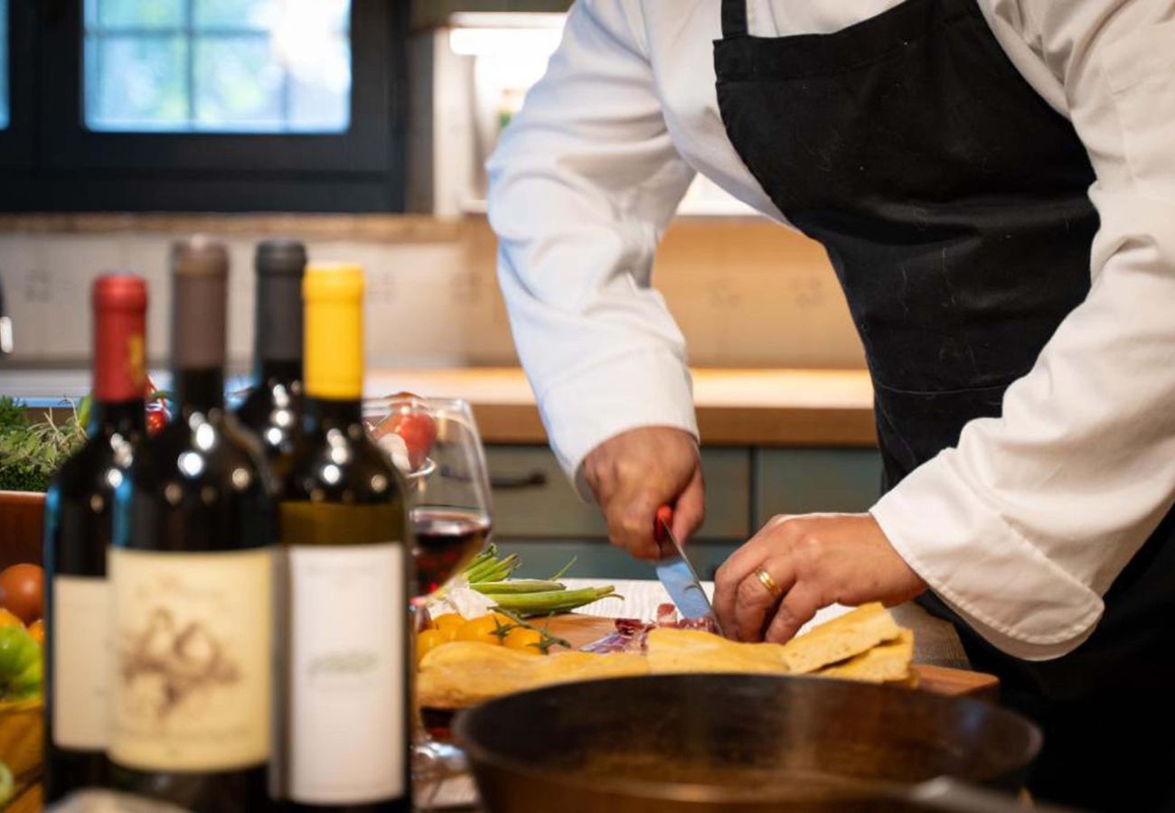 Villa in San Casciano dei Bagni - AMORE RENTALS - Casale della Toscana with private Swimming Pool, Garden, Parking and Terrace