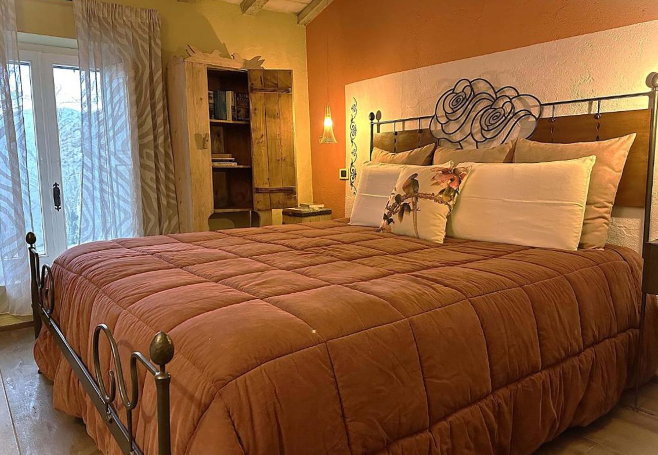 Villa in San Casciano dei Bagni - AMORE RENTALS - Casale della Toscana with private Swimming Pool, Garden, Parking and Terrace