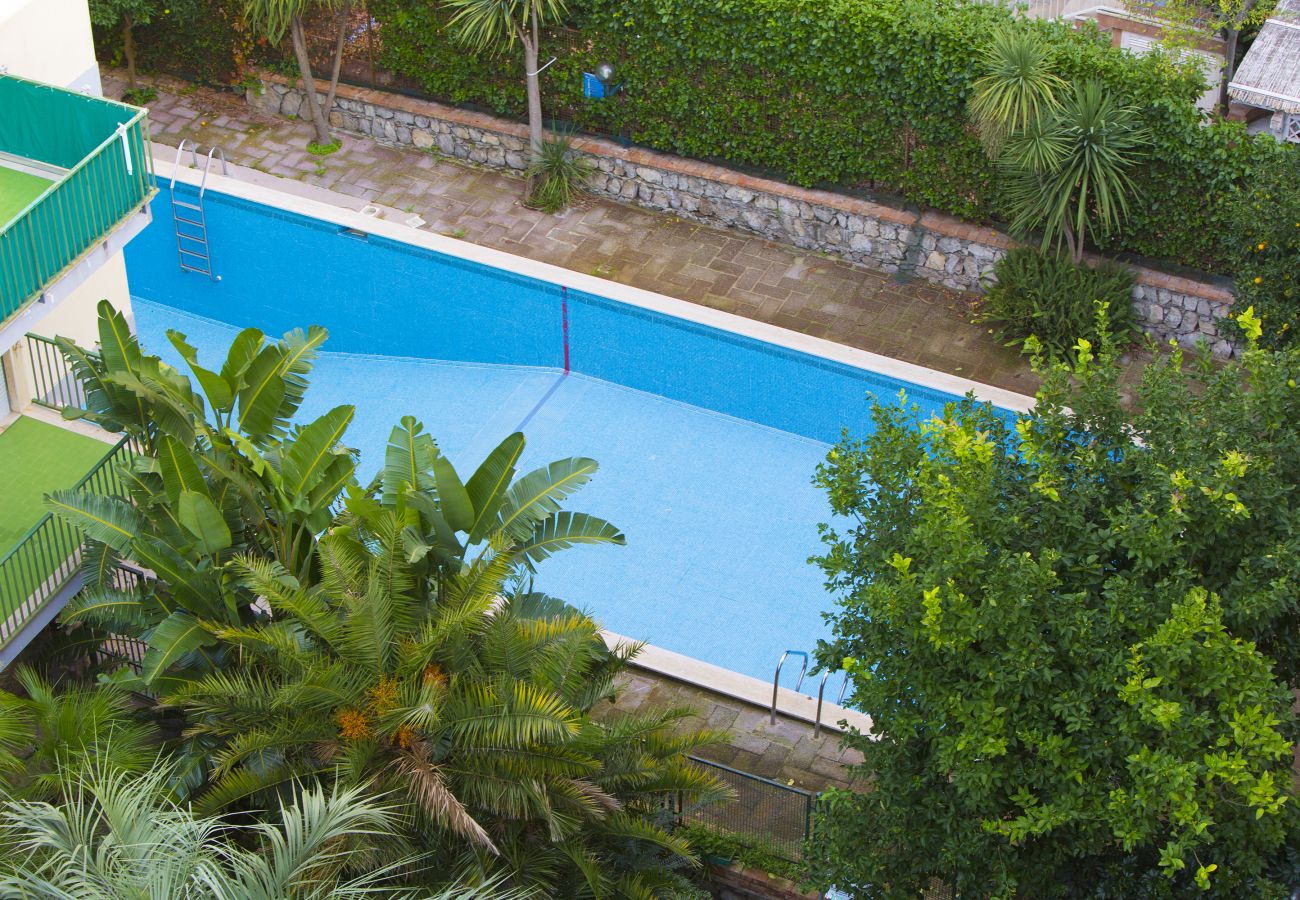 Apartment in Sorrento - AMORE RENTALS - Apartment Miramare with Shared Pool, Terraces and Internet Wi-Fi