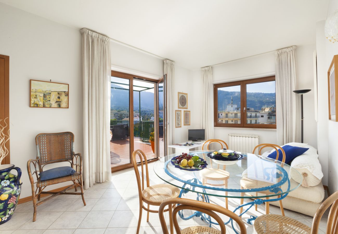 Apartment in Sorrento - AMORE RENTALS - Apartment Miramare with Shared Pool, Terraces and Internet Wi-Fi