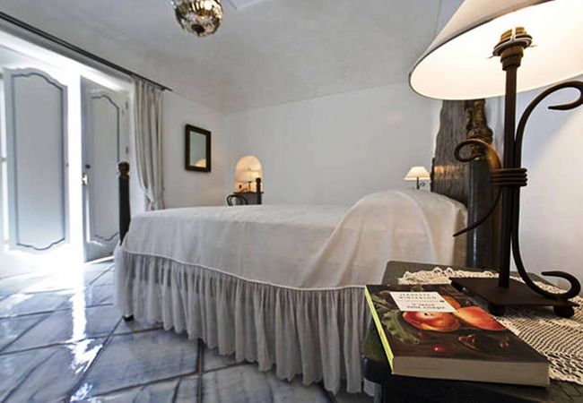 Villa in Positano - AMORE RENTALS - Villa Le Sirene with Outdoor Jacuzzi and Sea View