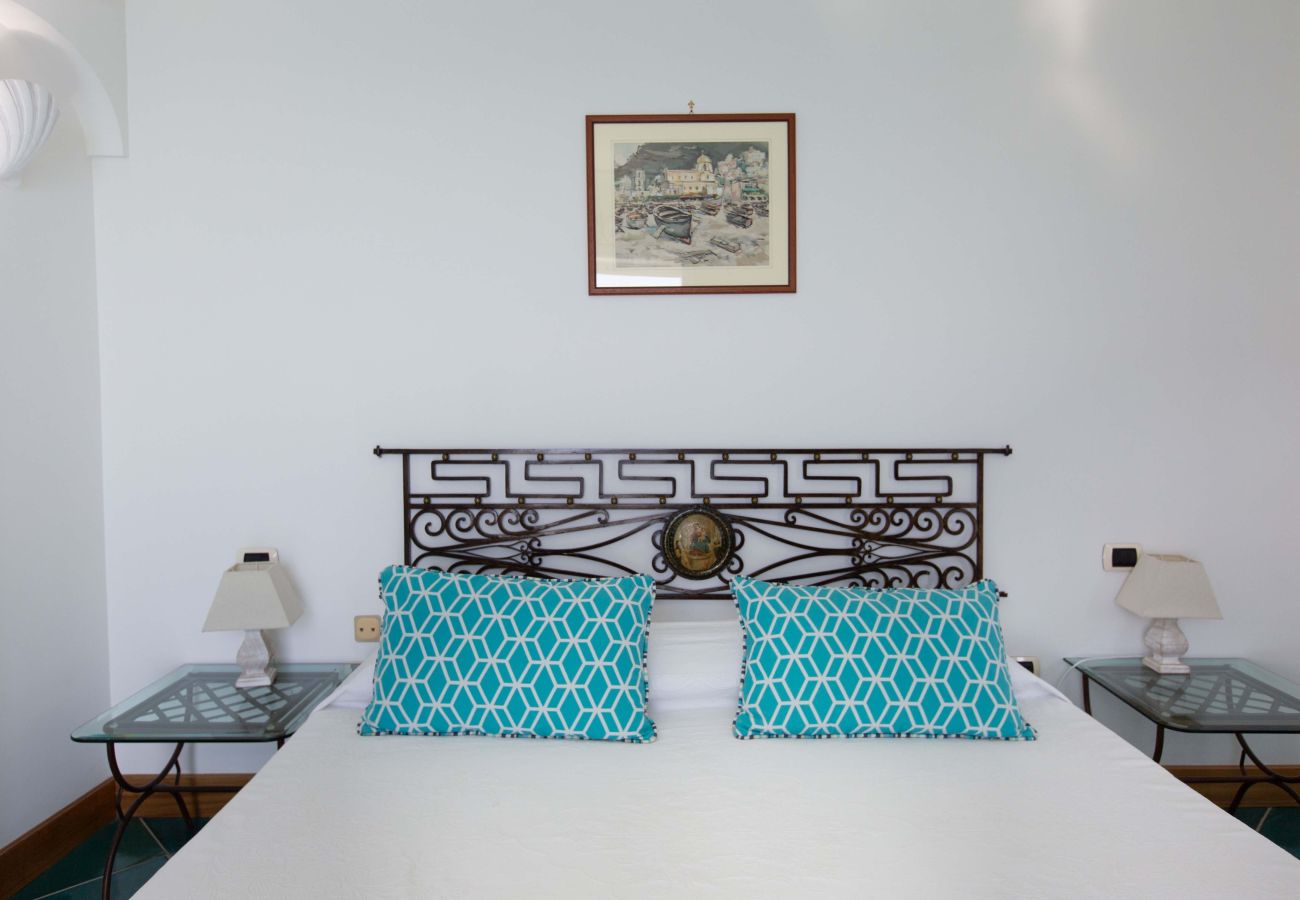 Villa in Positano - AMORE RENTALS - Villa Le Sirene with Outdoor Jacuzzi and Sea View