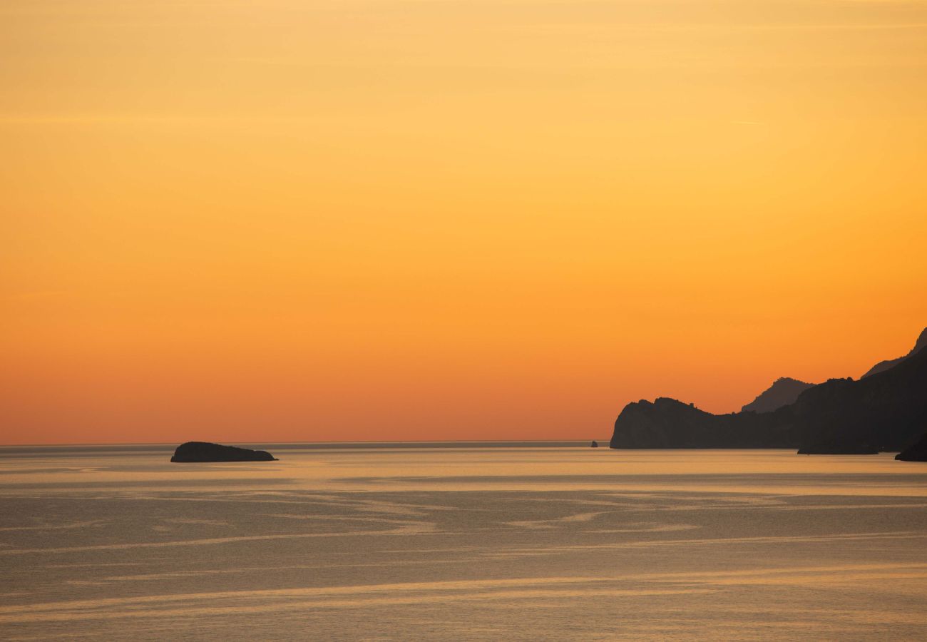 Villa in Positano - AMORE RENTALS - Villa Le Sirene with Outdoor Jacuzzi and Sea View