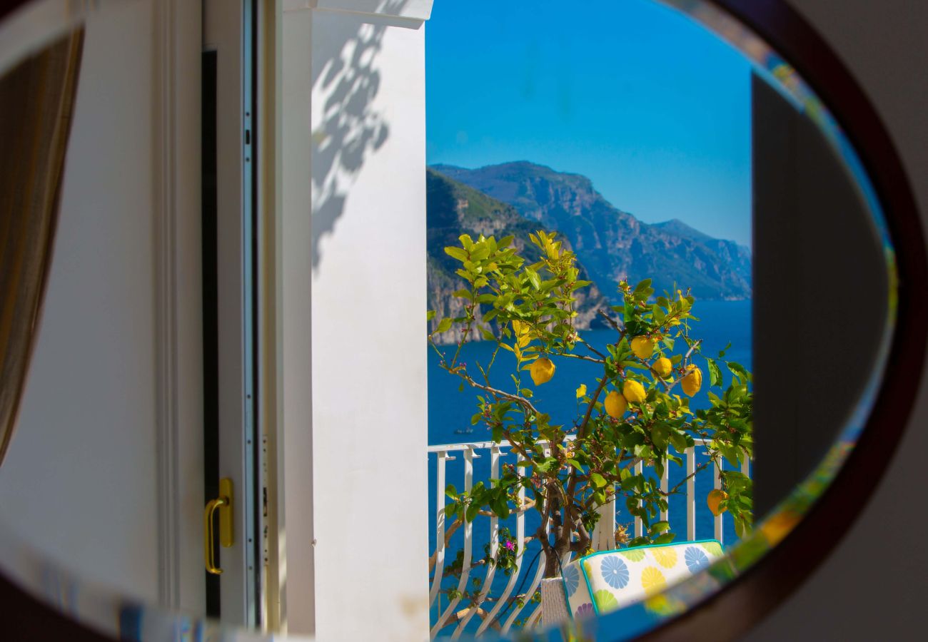 Villa in Positano - AMORE RENTALS - Villa Le Sirene with Outdoor Jacuzzi and Sea View