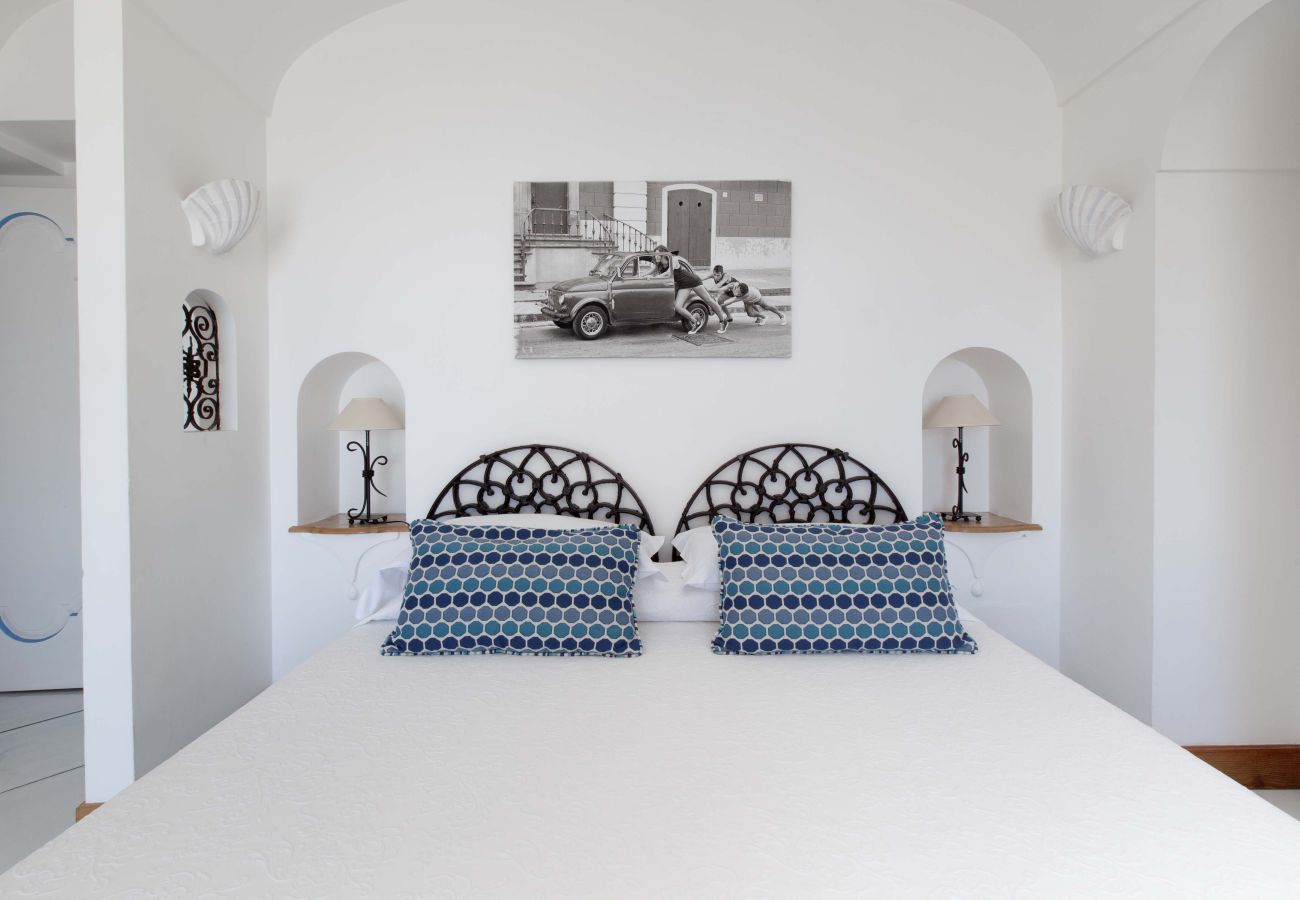 Villa in Positano - AMORE RENTALS - Villa Le Sirene with Outdoor Jacuzzi and Sea View