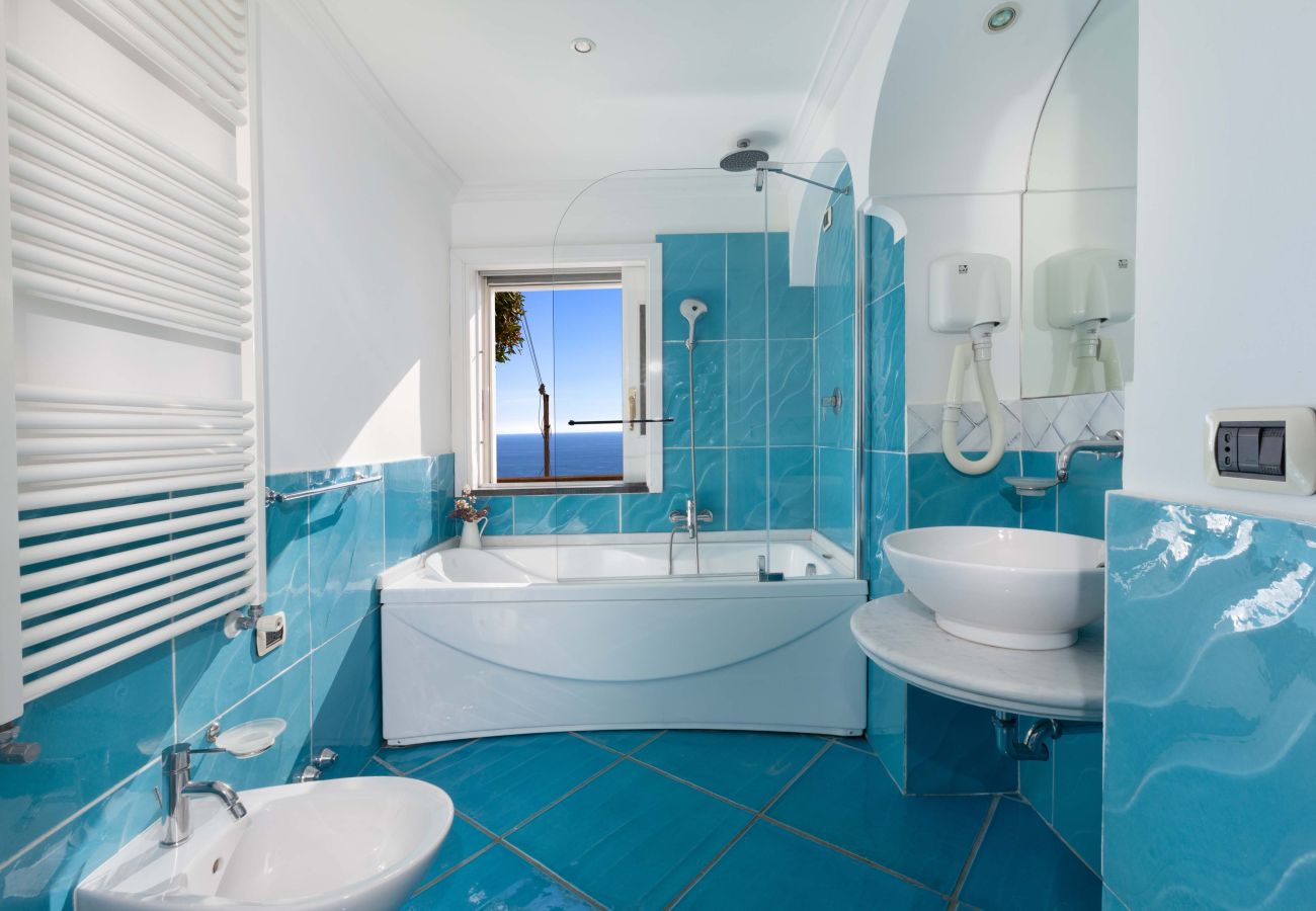 Villa in Positano - AMORE RENTALS - Villa Le Sirene with Outdoor Jacuzzi and Sea View
