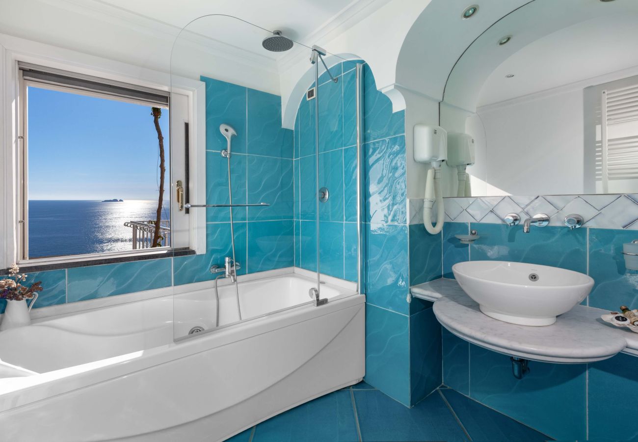 Villa in Positano - AMORE RENTALS - Villa Le Sirene with Outdoor Jacuzzi and Sea View