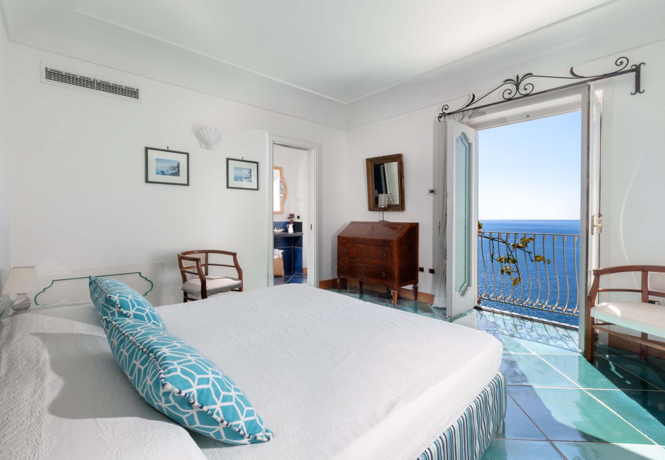 Villa in Positano - AMORE RENTALS - Villa Le Sirene with Outdoor Jacuzzi and Sea View