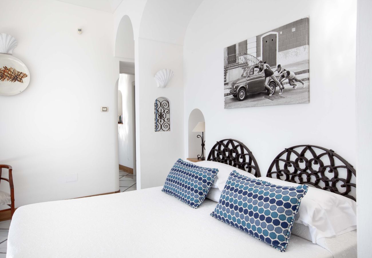 Villa in Positano - AMORE RENTALS - Villa Le Sirene with Outdoor Jacuzzi and Sea View