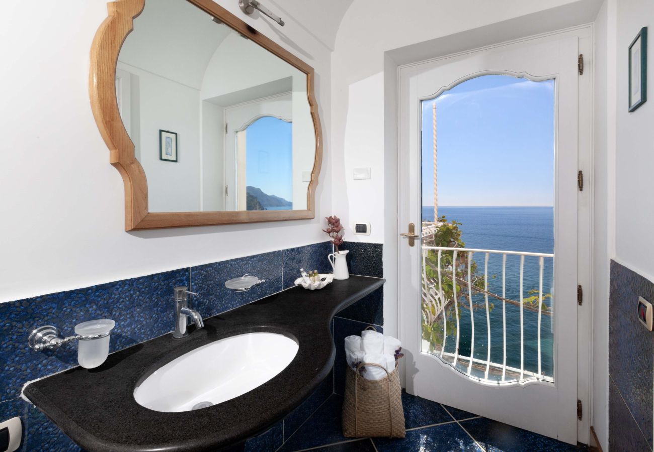 Villa in Positano - AMORE RENTALS - Villa Le Sirene with Outdoor Jacuzzi and Sea View
