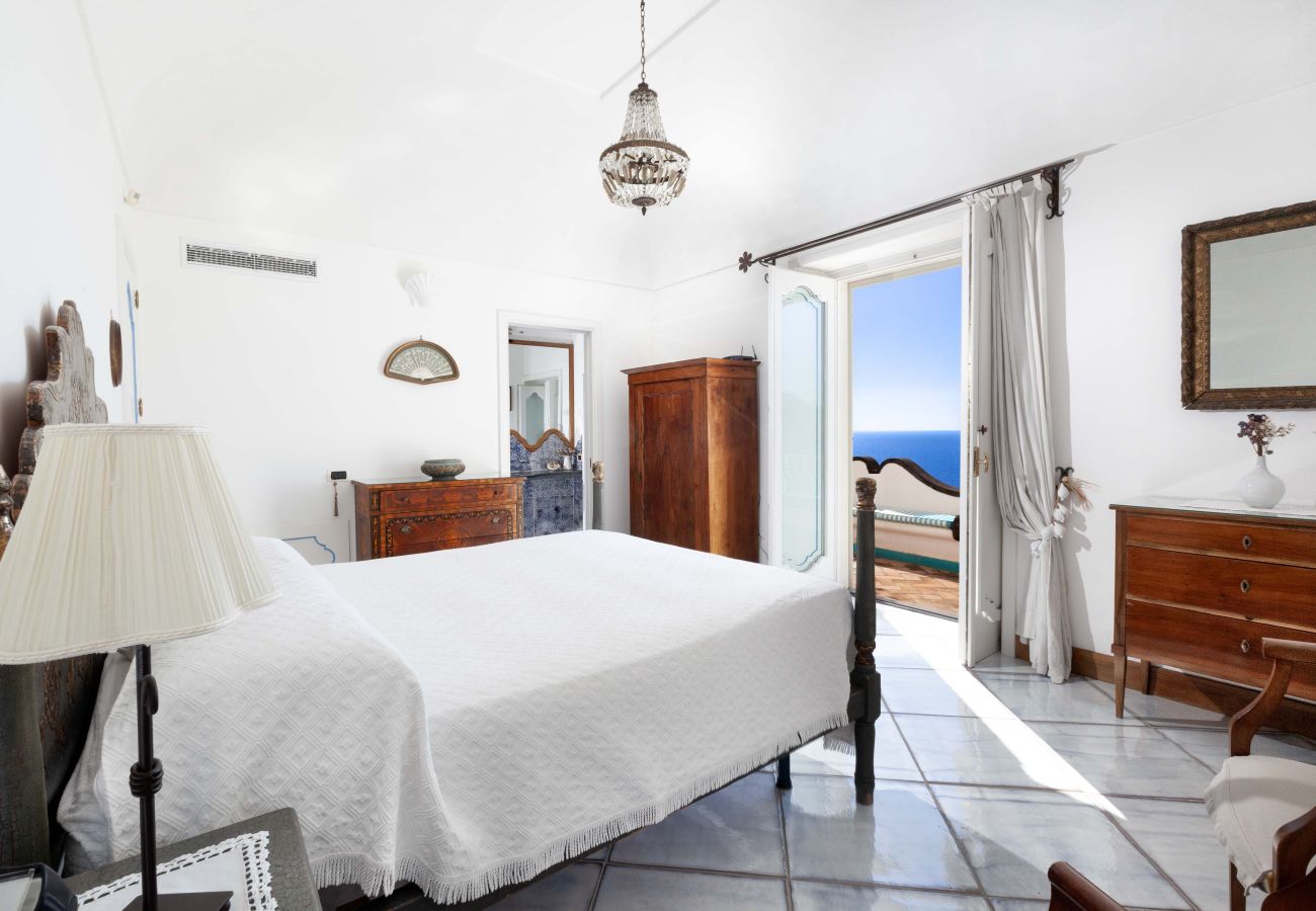 Villa in Positano - AMORE RENTALS - Villa Le Sirene with Outdoor Jacuzzi and Sea View