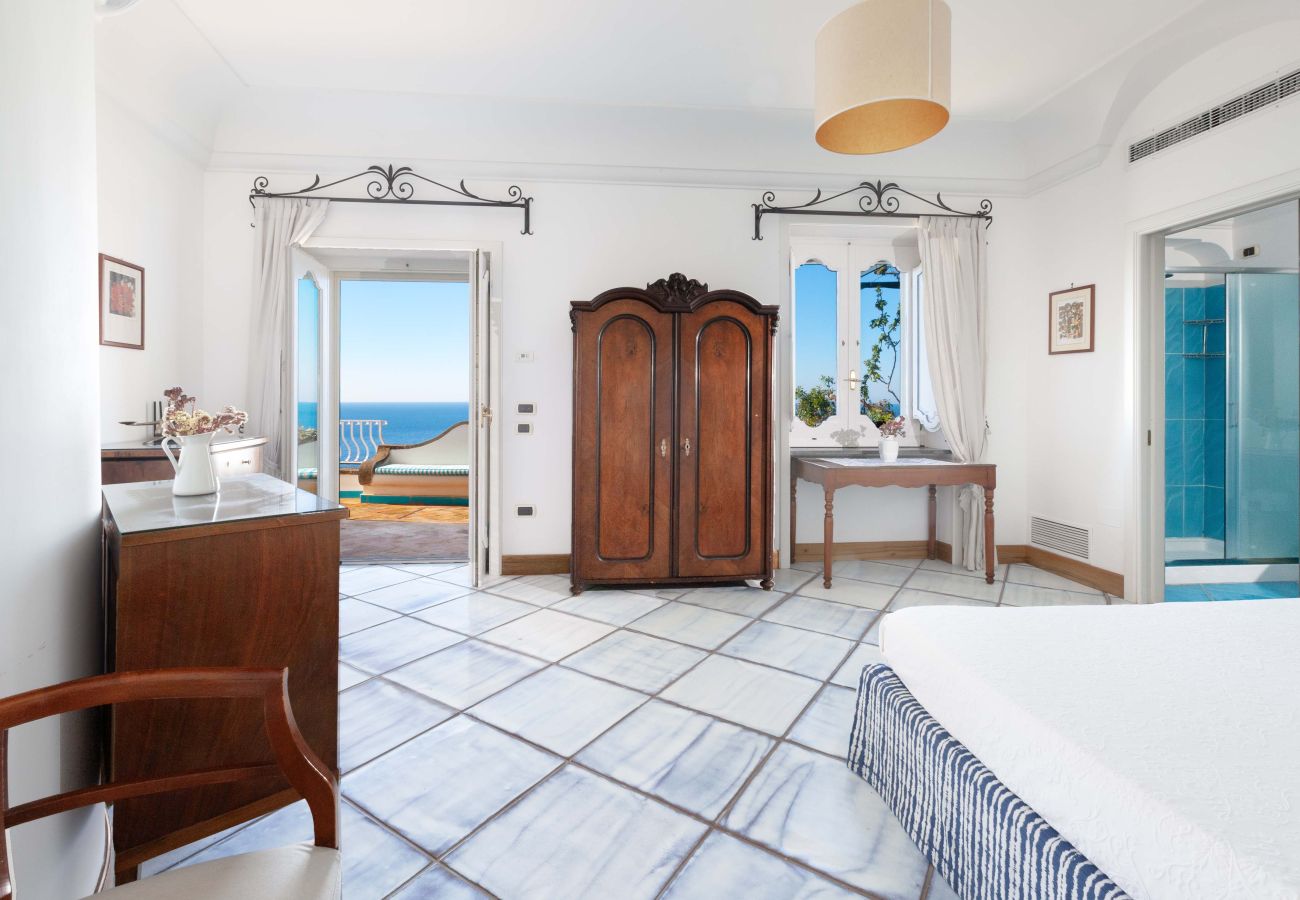 Villa in Positano - AMORE RENTALS - Villa Le Sirene with Outdoor Jacuzzi and Sea View