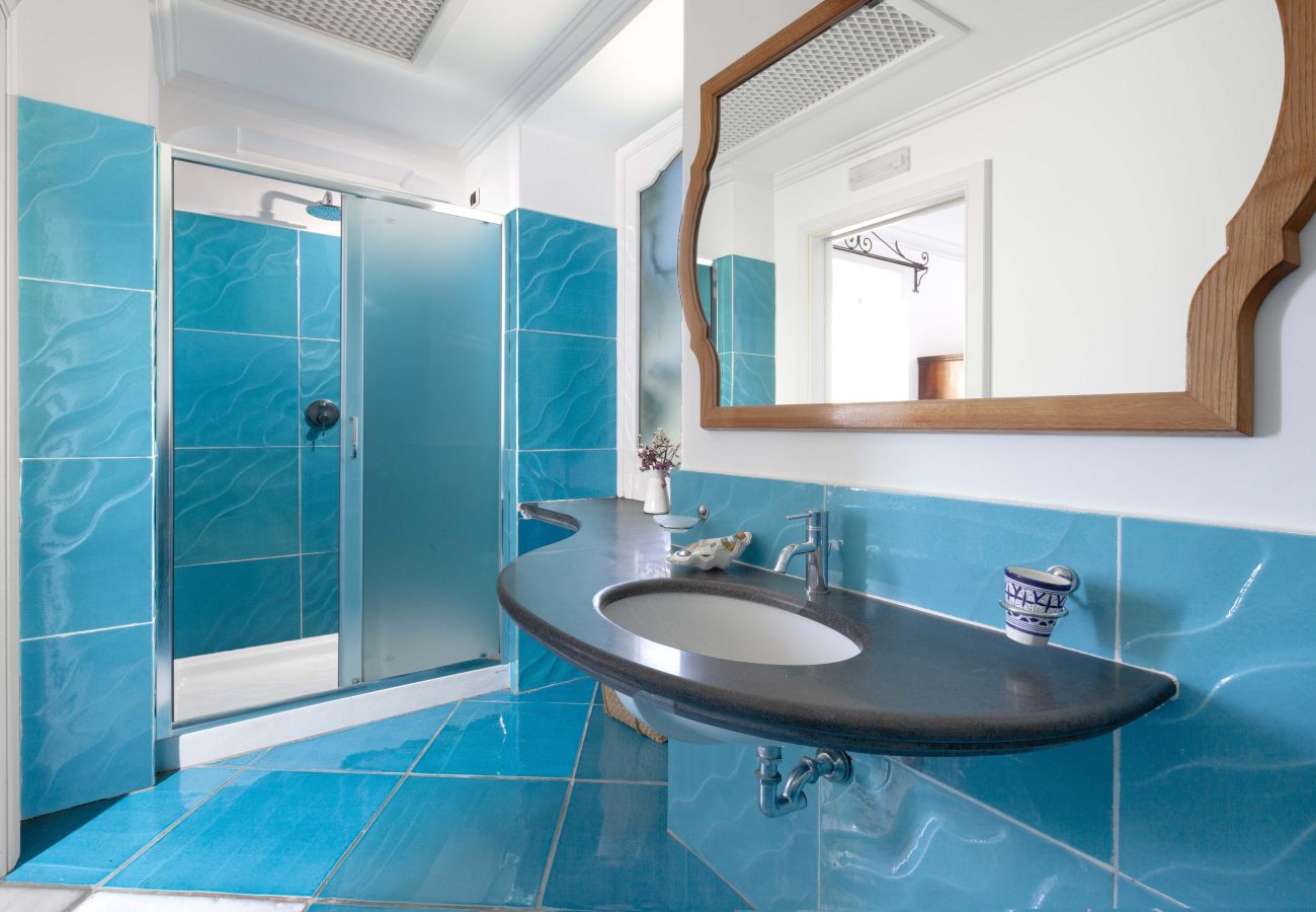 Villa in Positano - AMORE RENTALS - Villa Le Sirene with Outdoor Jacuzzi and Sea View