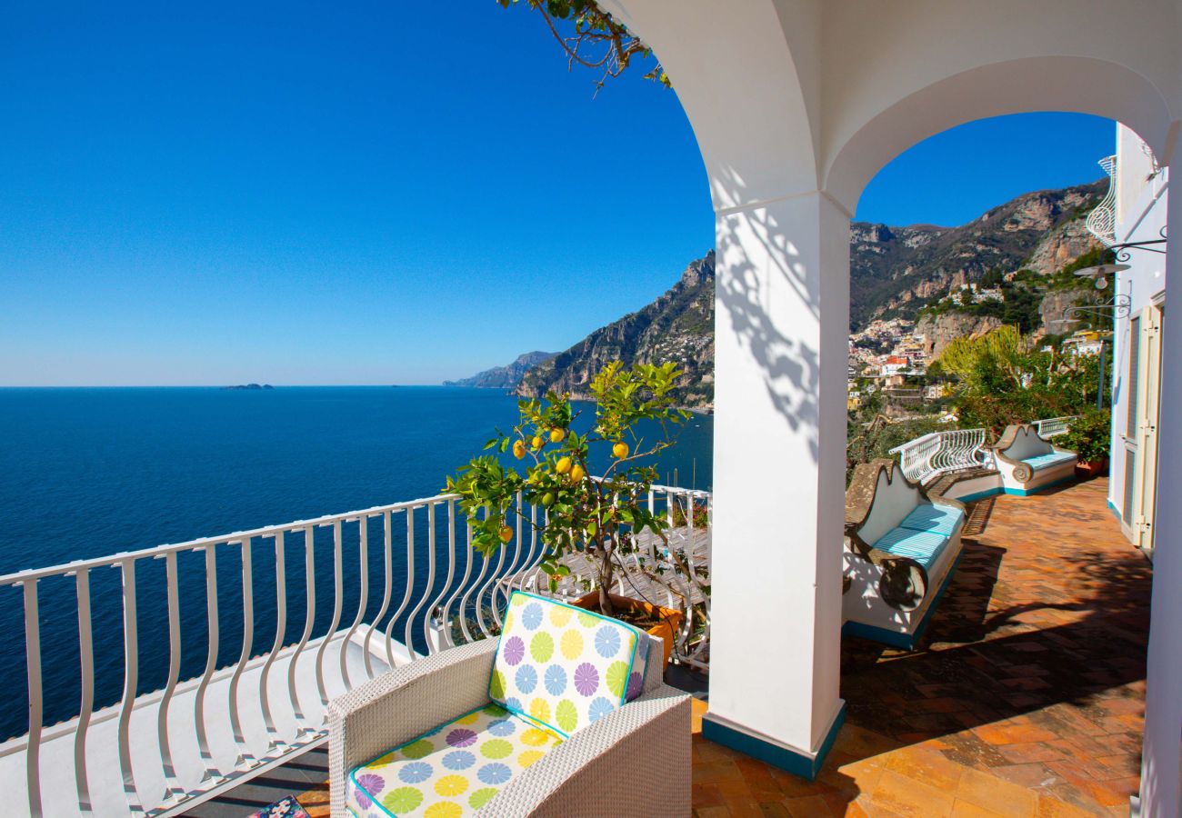 Villa in Positano - AMORE RENTALS - Villa Le Sirene with Outdoor Jacuzzi and Sea View