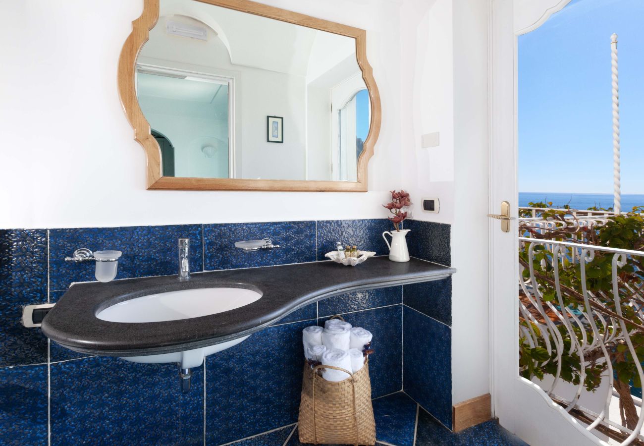 Villa in Positano - AMORE RENTALS - Villa Le Sirene with Outdoor Jacuzzi and Sea View