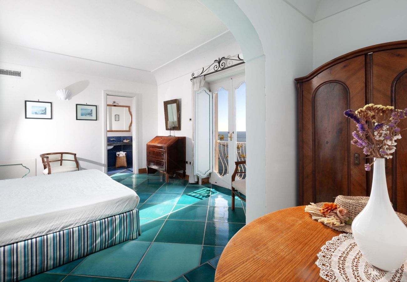 Villa in Positano - AMORE RENTALS - Villa Le Sirene with Outdoor Jacuzzi and Sea View