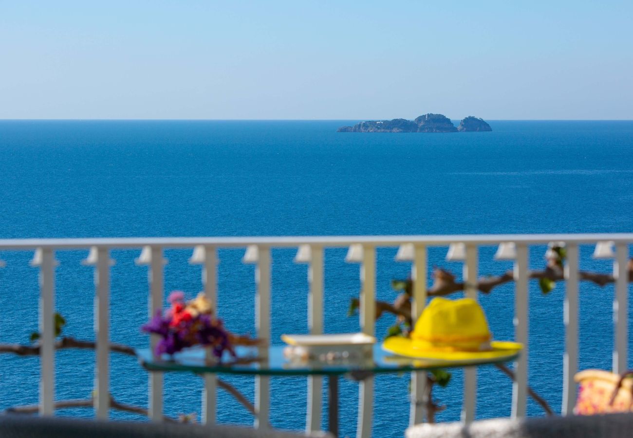 Villa in Positano - AMORE RENTALS - Villa Le Sirene with Outdoor Jacuzzi and Sea View