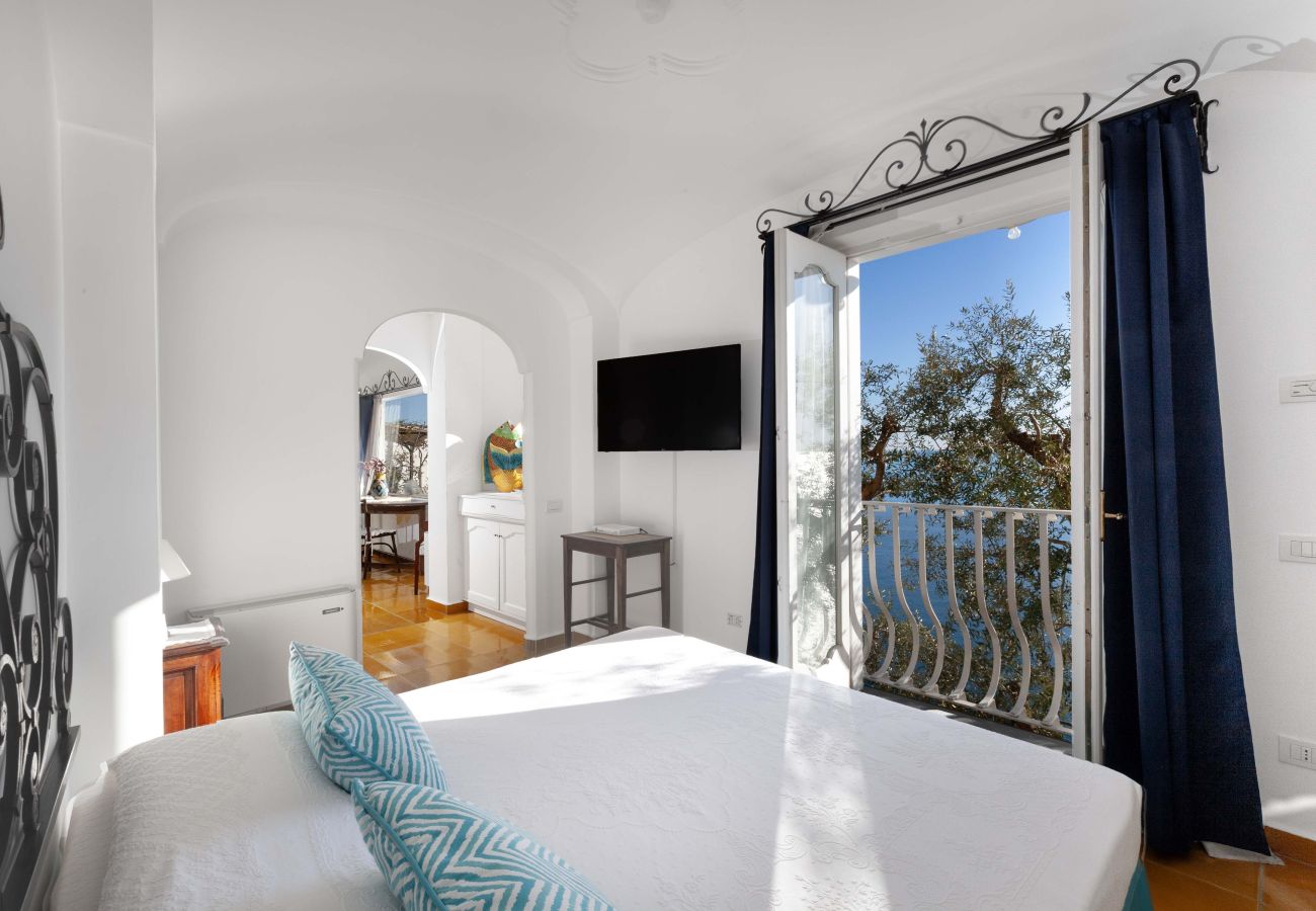 Villa in Positano - AMORE RENTALS - Villa Le Sirene with Outdoor Jacuzzi and Sea View
