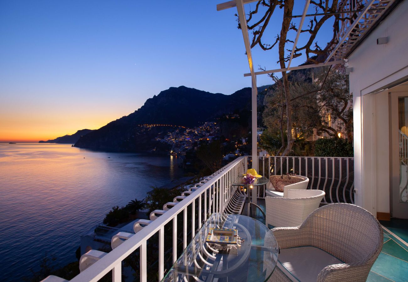 Villa in Positano - AMORE RENTALS - Villa Le Sirene with Outdoor Jacuzzi and Sea View