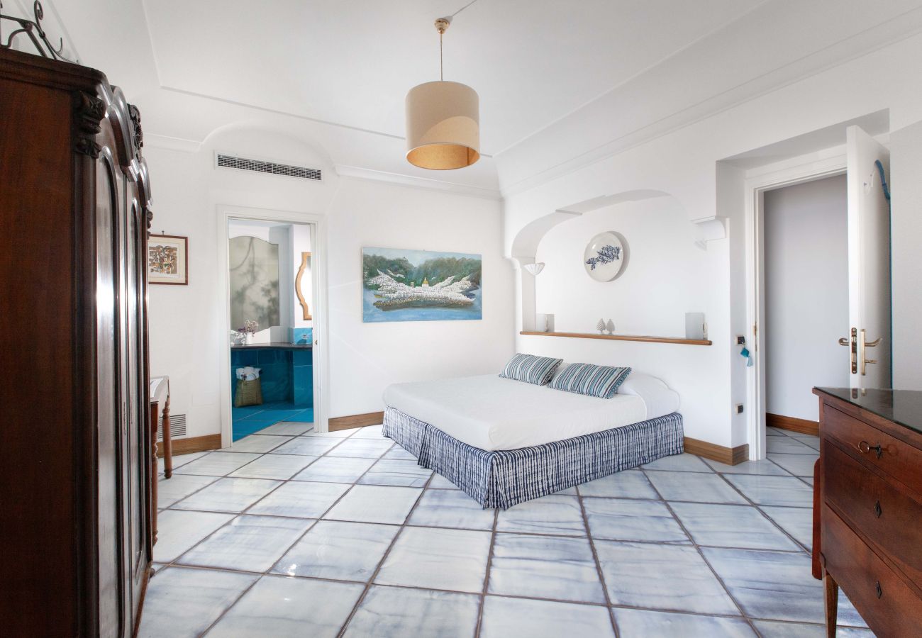 Villa in Positano - AMORE RENTALS - Villa Le Sirene with Outdoor Jacuzzi and Sea View