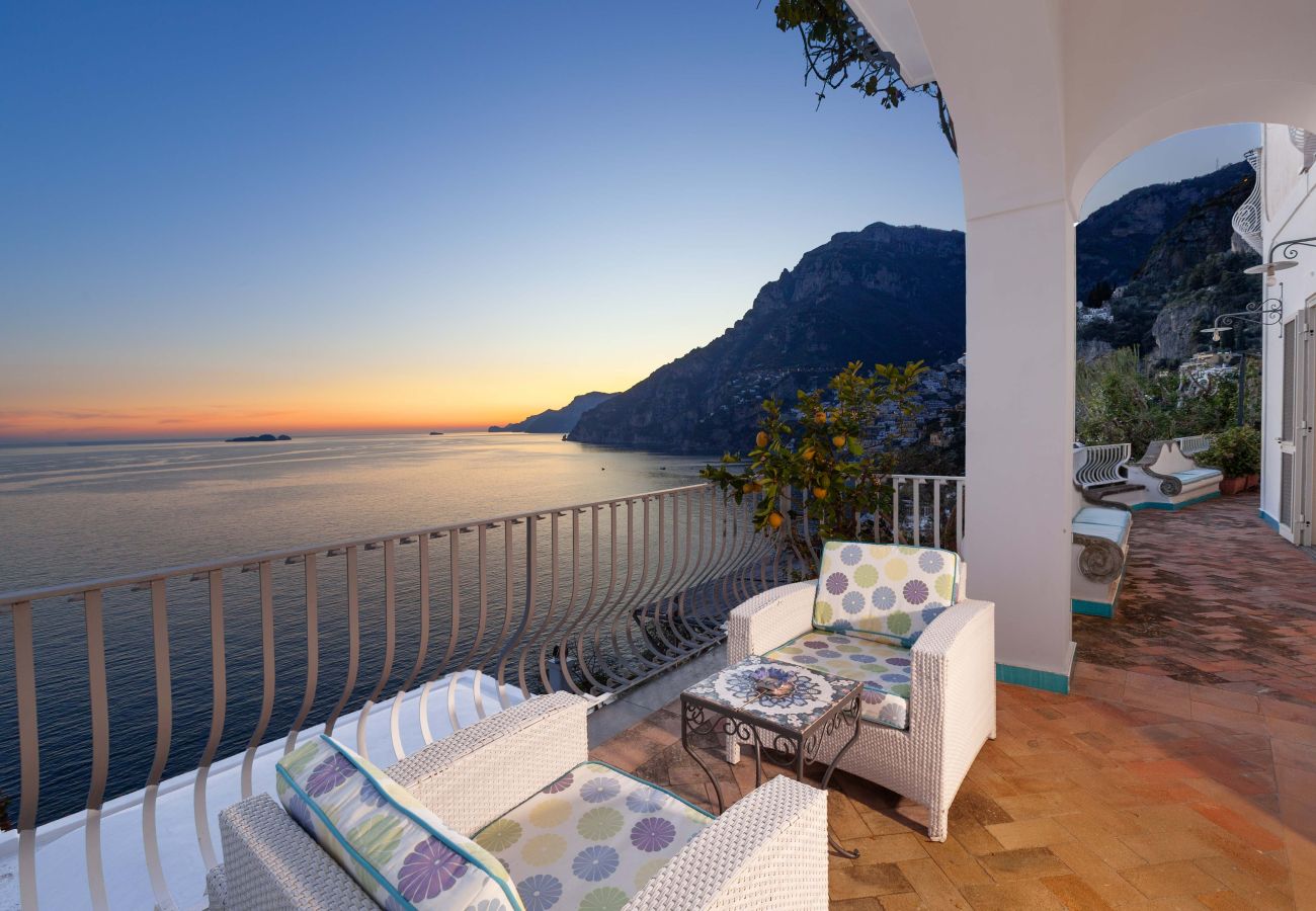 Villa in Positano - AMORE RENTALS - Villa Le Sirene with Outdoor Jacuzzi and Sea View