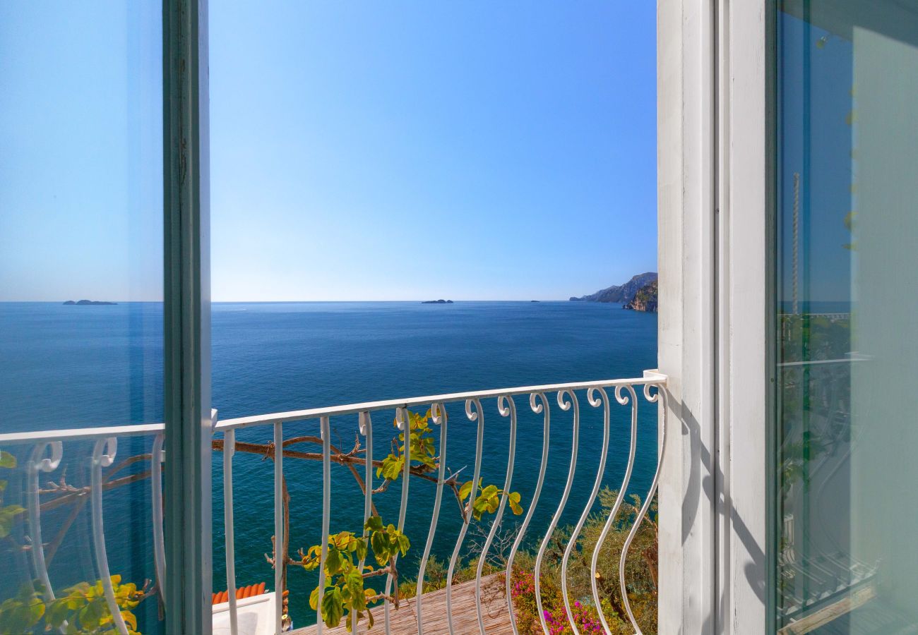 Villa in Positano - AMORE RENTALS - Villa Le Sirene with Outdoor Jacuzzi and Sea View